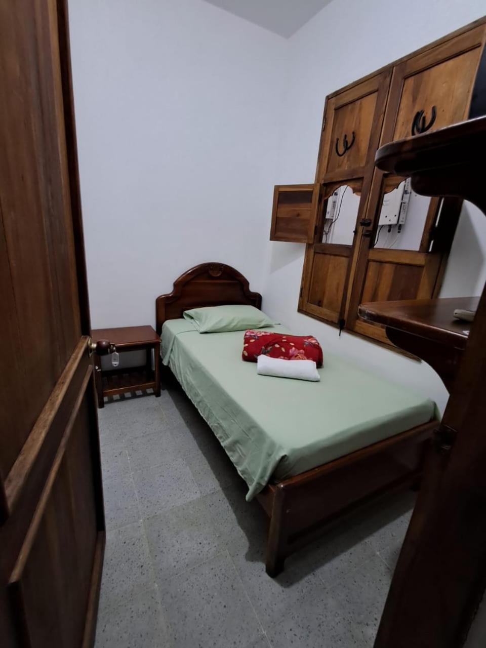 Hotel Barajas Jardin Ngoại thất bức ảnh